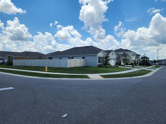 Building Photo - 1051 Griffon Ave
