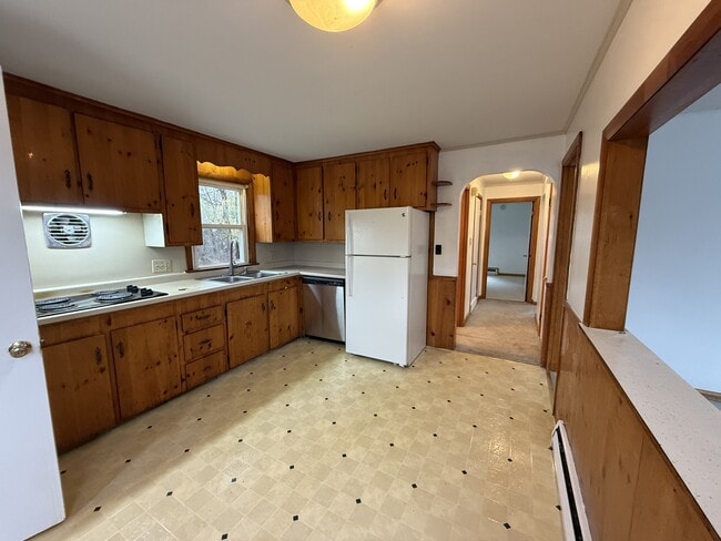 Building Photo - 63 Vera St