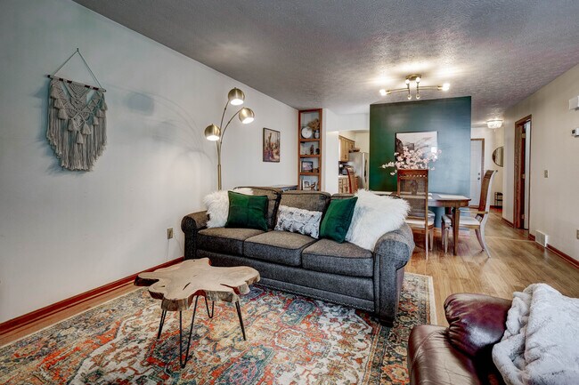 Foto del edificio - 6524 Blossomwood Cir NE