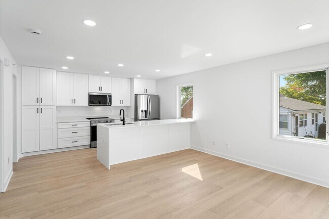 Building Photo - 1411 Chesapeake St