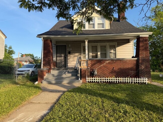 Building Photo - 2315 Tuxedo St
