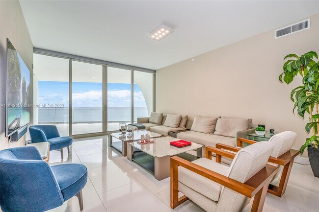 Foto del edificio - 16901 Collins Ave