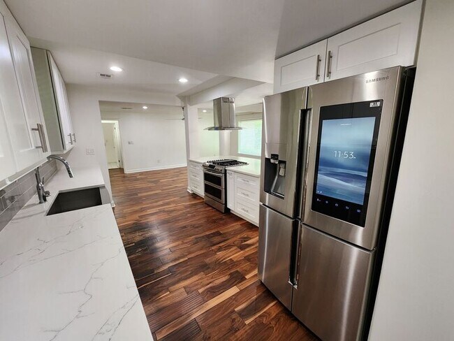 Foto del edificio - 7055 Riverside Dr