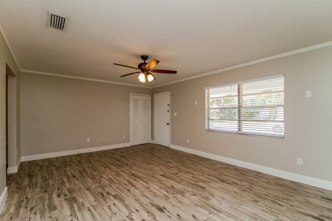 Building Photo - 1301 Baranova Rd