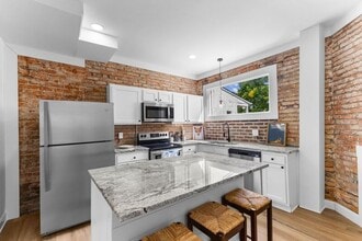 Building Photo - 1399 E Long St