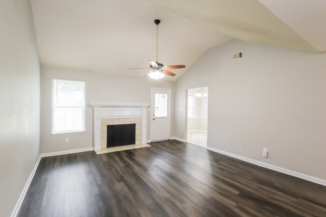 Building Photo - Beautiful Home Close To Ft Gordon!
