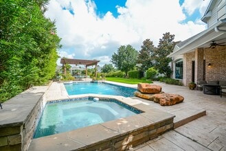 Building Photo - 15302 Bandera Falls Bend