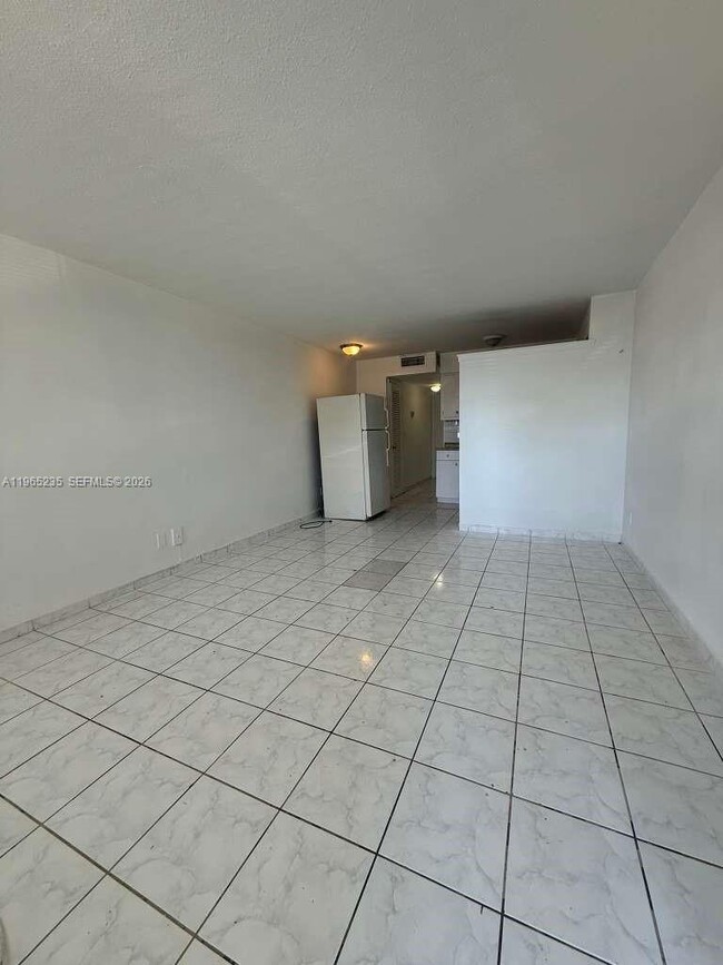 Foto del edificio - 7917 West Dr