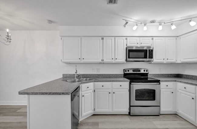 Building Photo - 11652 NW 19th Dr