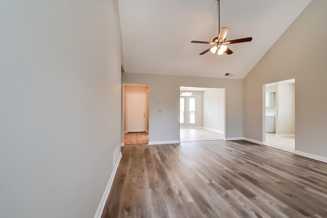 Foto del edificio - 3890 Birchshade Cove