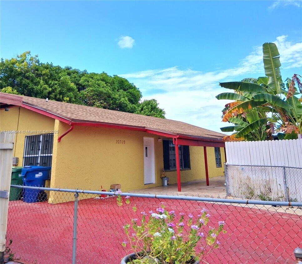 Foto principal - 20769 NW 41st Ave