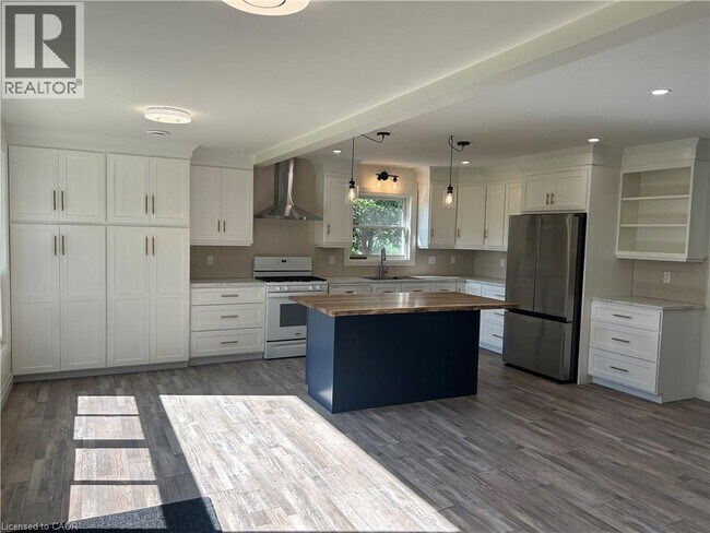 Photo du bâtiment - 1888B HIGHWAY 3 E