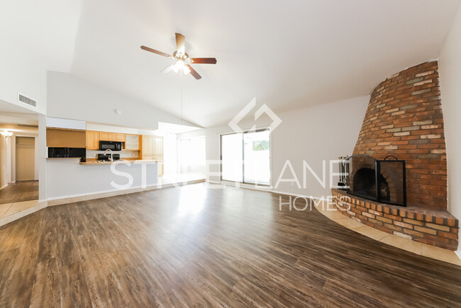 Building Photo - Pool Home - 3 Bedroom/2 Bath
