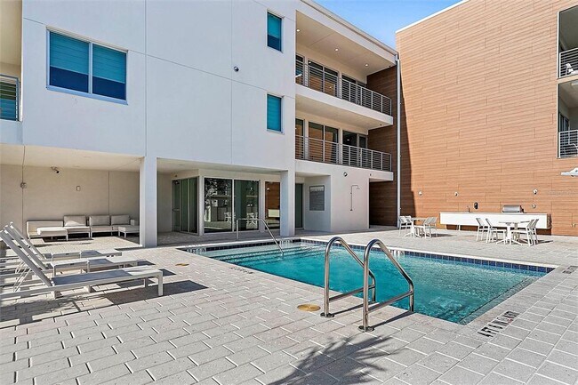 Foto del edificio - 332 Cocoanut Ave