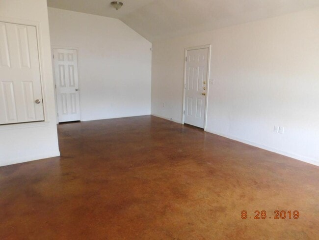 Building Photo - 1202 Cavalry Ln