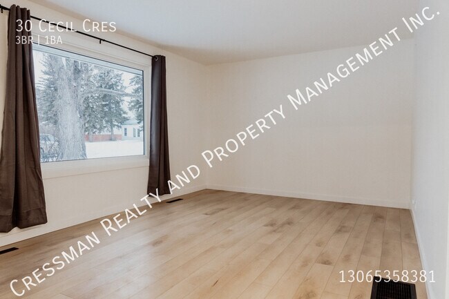 Photo du bâtiment - 3 Bed, 1 Bath FULL HOUSE W/ Garage & Carport located in Rosemont