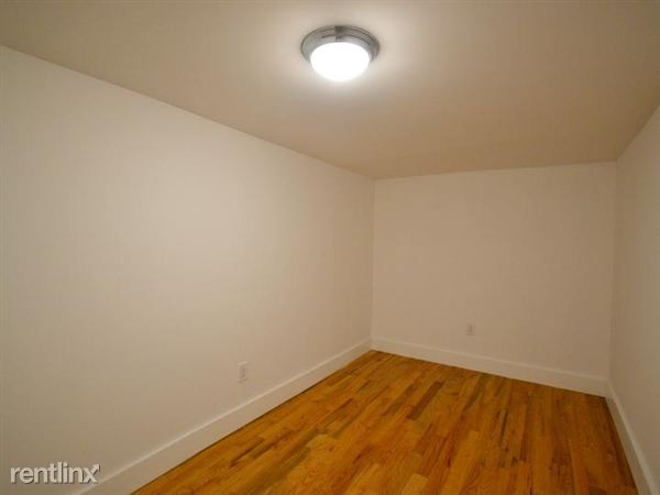 Building Photo - 164 E 104th St