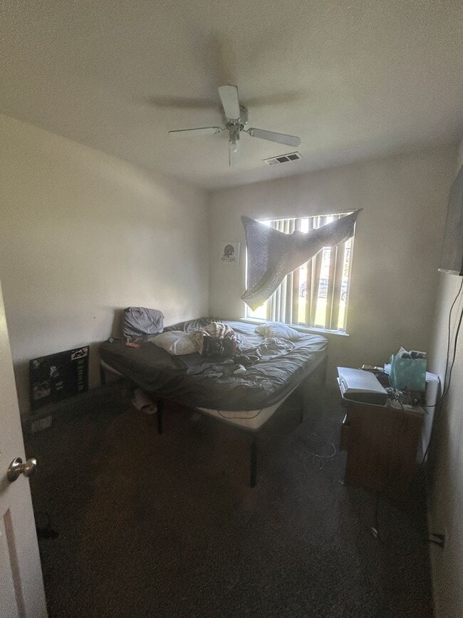 Building Photo - 4 bedrooms in Lemoore Easy Highway Access