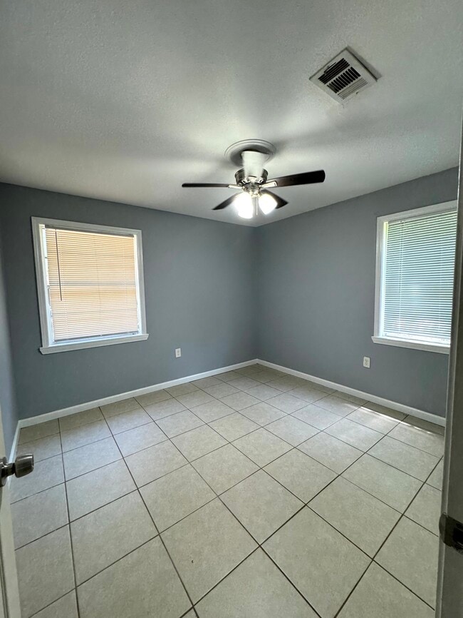 Building Photo - 8630 Corlett Dr