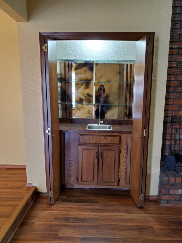 Foto del edificio - 9003 N Rockwell Dr