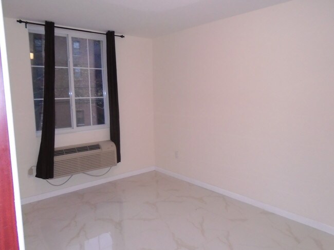 Foto del edificio - 84-11 Lander St
