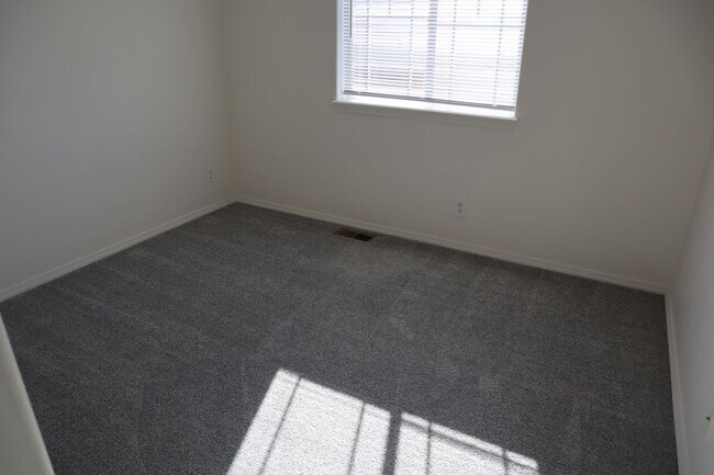 Foto del edificio - 2 story home in Sunshine Meadows