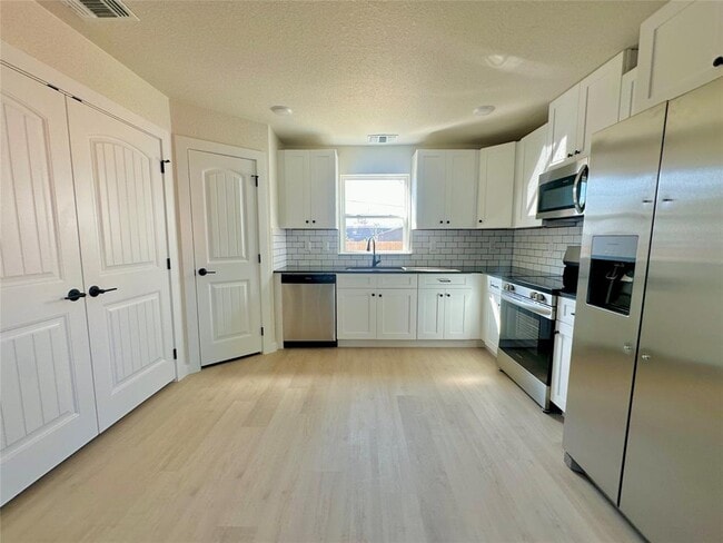 Building Photo - 1118 S 51st St
