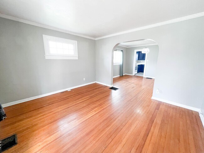 Foto del edificio - 4641 Crittenden Ave