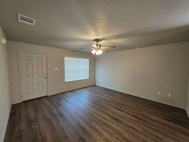 Building Photo - 3 Bedroom / 2 Bath Duplex Copperas Cove