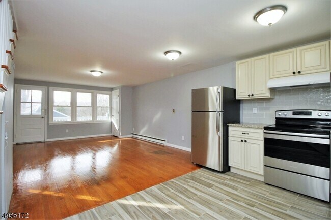 Foto del edificio - 50 Anderson Hill Rd