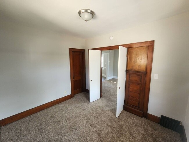 Building Photo - 2793 E 125th St