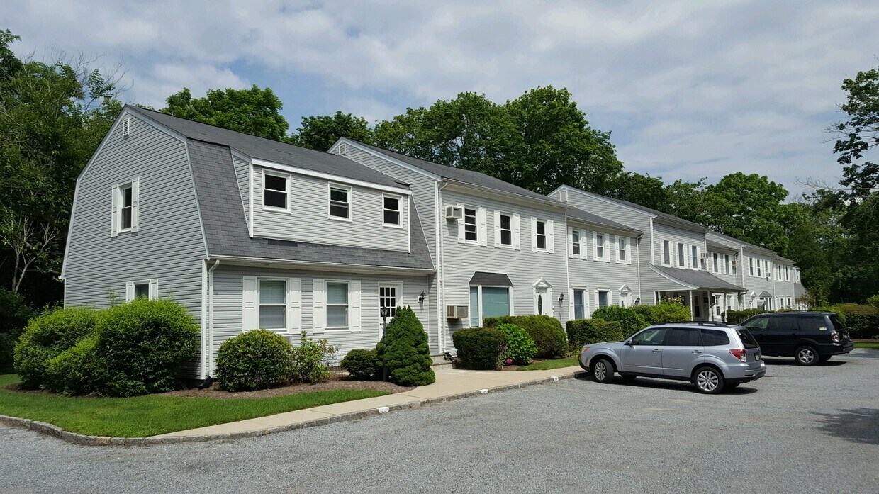 43 Brushy Neck Ln Unit 11, Westhampton, NY 11977 Condo for Rent in