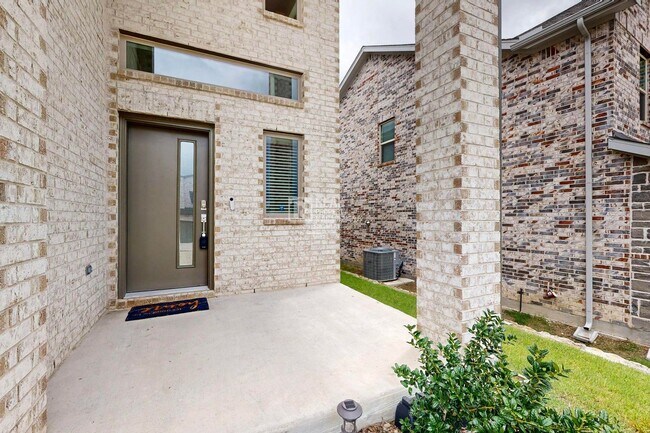Building Photo - Gorgeous 4 Bedroom Home Available for Rent...
