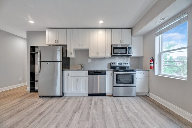 Foto del edificio - 1679 Montello Ave NE