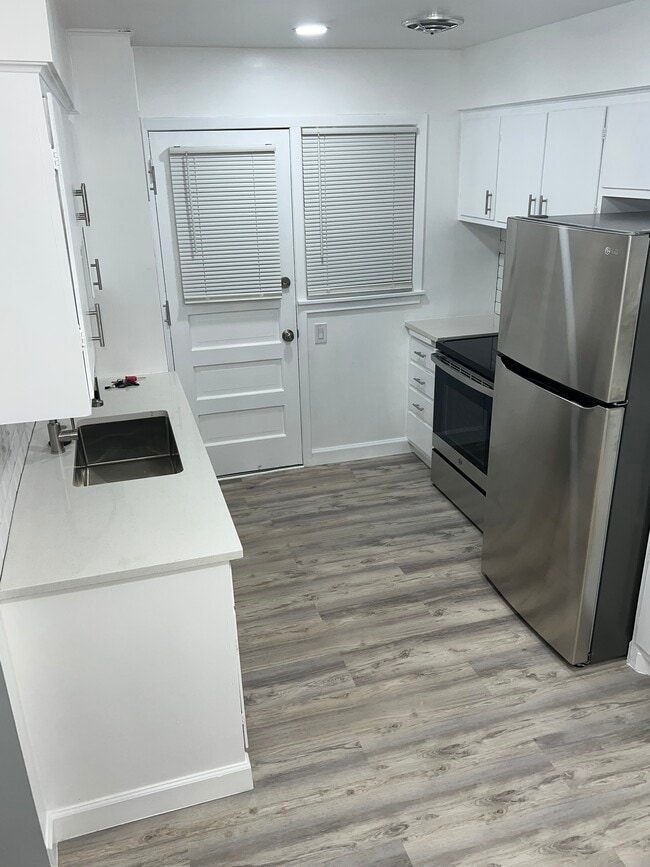 Building Photo - Clarissa Properties