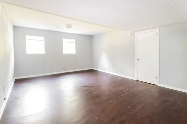 Foto del edificio - 2212 Gaylewood Dr