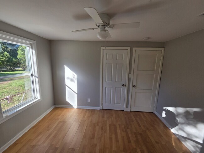 Foto del edificio - 2866 Edgewood St