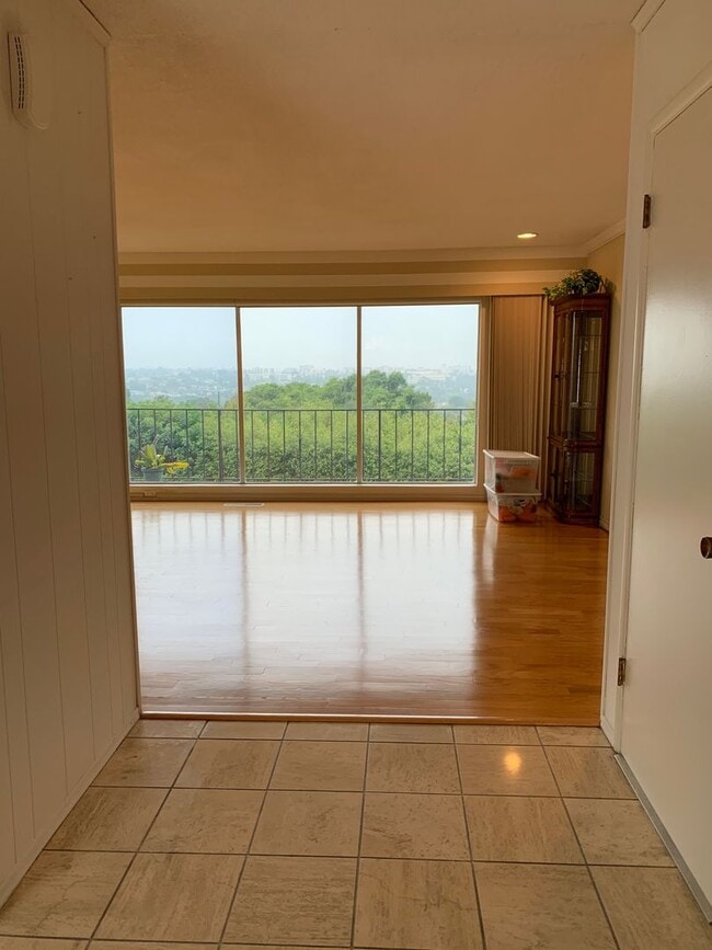 Foto del edificio - Stunning Del Cerro View Home with Spacious Split-Level Layout