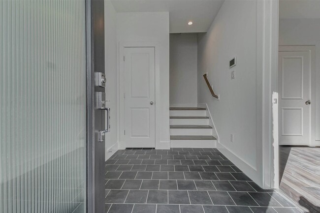 Foto del edificio - 5859 Dolores St