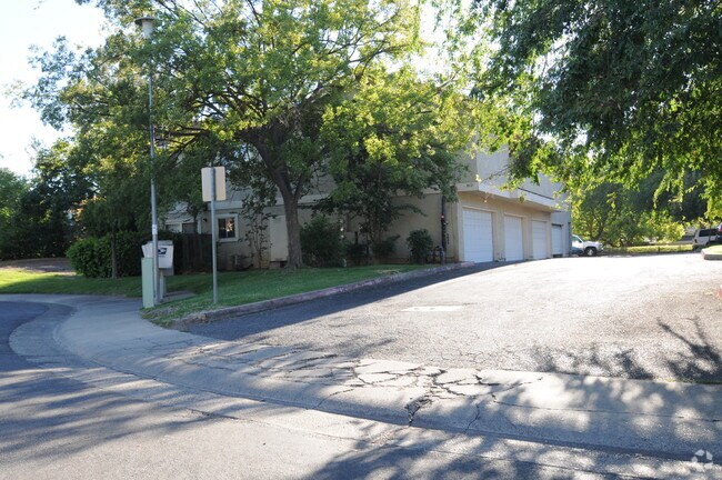 Foto del edificio - Engle Gardens