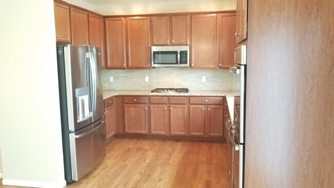 Building Photo - Beautiful 4/3/2 Fountain Valley Home Close...