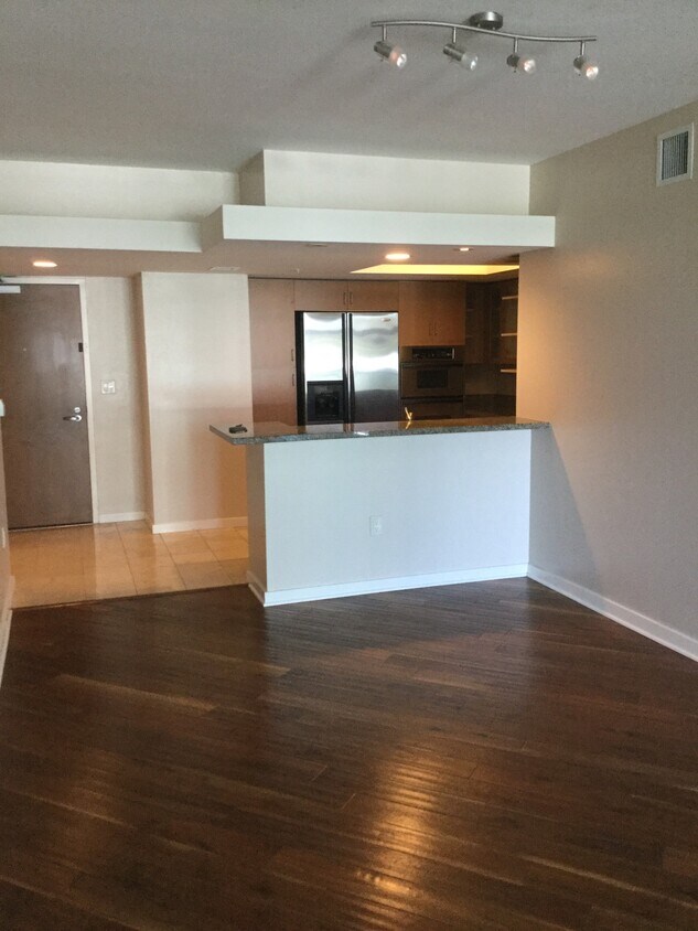 Primary Photo - 13700 Marina Pointe Dr