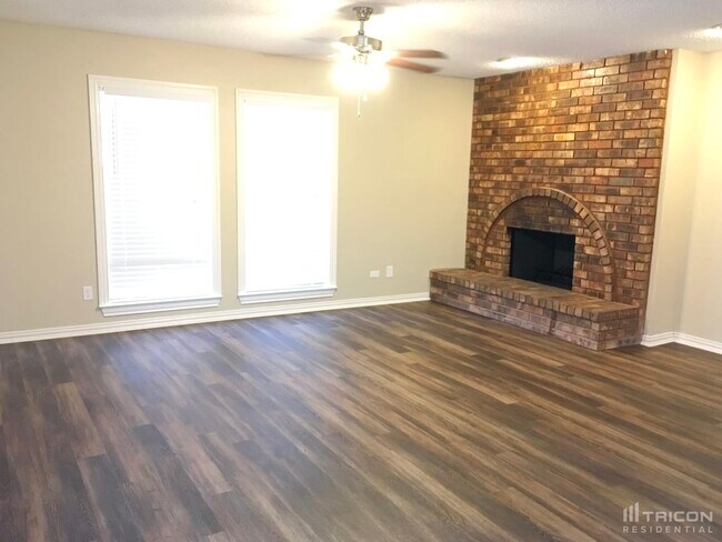 Building Photo - 1426 Meandering Way Garland TX