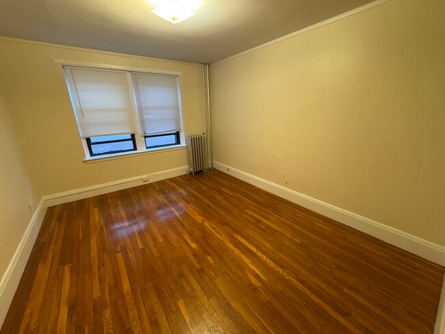Building Photo - 347 Pleasant St