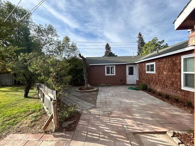 Foto del edificio - Downtown Redmond Charm 3 Bedroom / 1 Bath