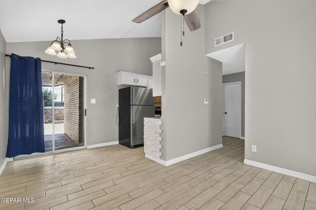 Building Photo - 9128 Bur Oak Cir