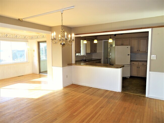 Foto del edificio - 1357 E Oregon Rd