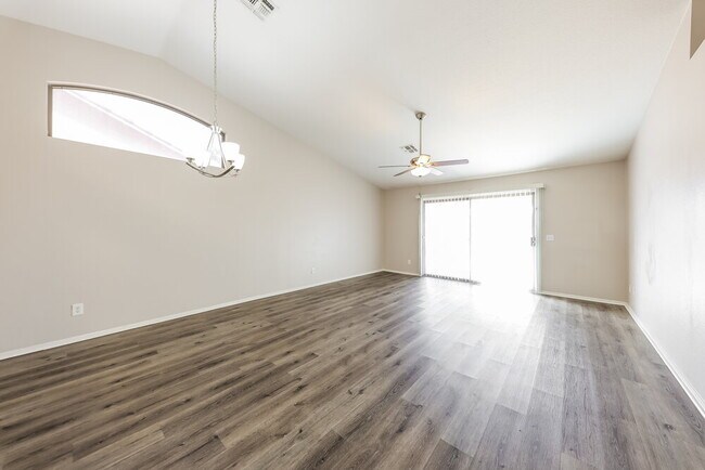 Foto del edificio - 8711 N 112th Ave