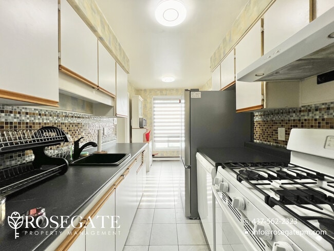 Building Photo - Spacious 4-Bedroom Home with Balcony & Par...
