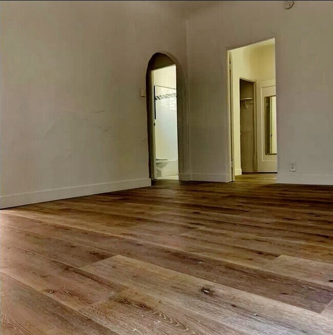 Foto del edificio - 806 N Poinsettia Pl